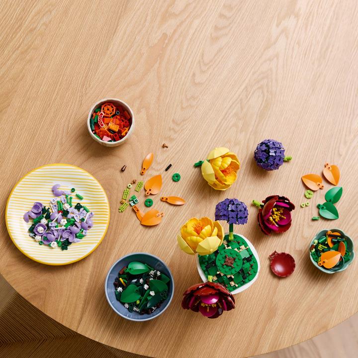 Actual product image LEGO Flower arrangement (10345, LEGO Botanical, LEGO Rare Sets)