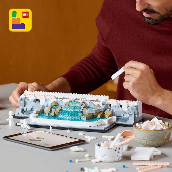 Actual product image LEGO Trevi Fountain (21062, LEGO Architecture)