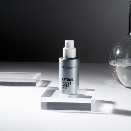Actual product image Neutrogena Retinol Boost Day Cream (50 ml, Day cream, SPF 15)