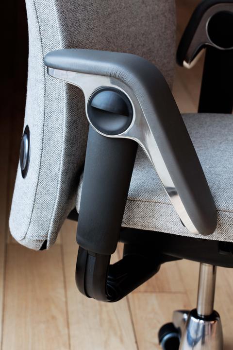 Produktbild HAG Tribute 9031 LEDER mit Kopfstütze (41 - 52 cm)