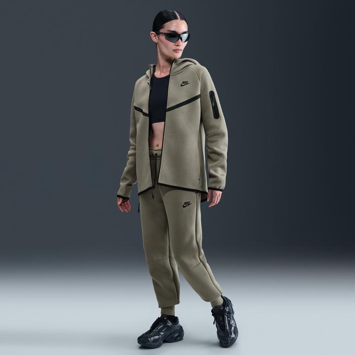 Actual product image Nike Tech Fleece Windrun (L)