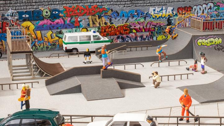 Image du produit Noch 66834 - Vormontiert - HO (1:87) - Micro-motion Skatepark - Beide Geschlechter -
