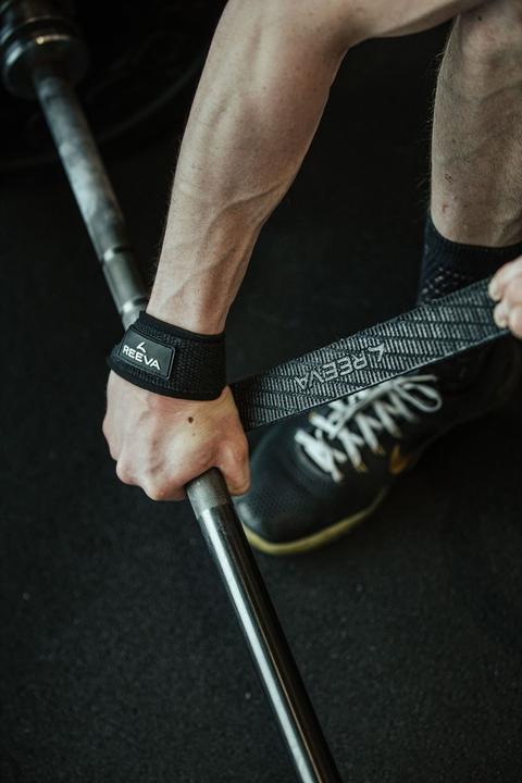 Actual product image Reeva Lifting Straps mit Polsterung – Gewichthebe-Straps Schwarz, Powerlifting & Fitness Trainingsgu