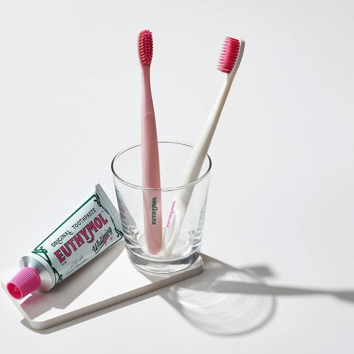 Produktbild Euthymol Whitening Toothbrush white (1x)