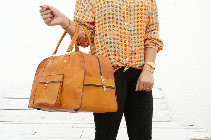 Produktbild Only-Bags.Store Camel Leder Reisetasche für Männer & Frauen, Weekender Overnight Duffel Gepäck Lederhandtasche