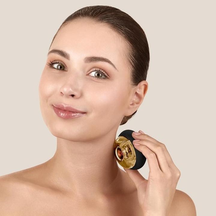 Actual product image Geske Smartappguidedtm Sonic Cool & Warm Face & Body Massager 9 in 1 Electric