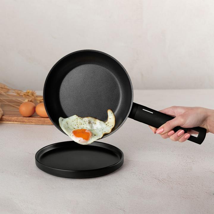 Produktbild BerlingerHaus Design Kochset inkl. Untersetzer, 10-teilig, mattschwarz (20 cm, Bratpfanne, Kochtopf, Aluminium)