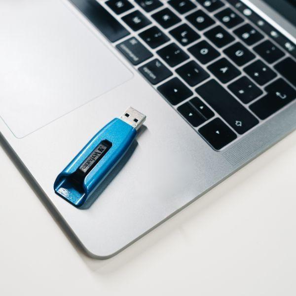 Actual product image Verbatim V3 MAX - USB 3.0 stick (64 GB, USB-A)