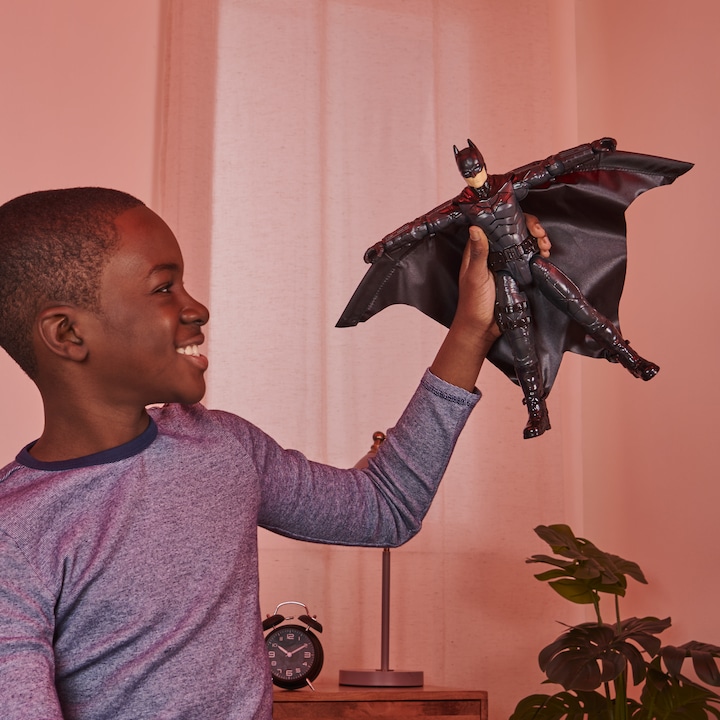 Produktbild Batman DC Comics The 30cm Deluxe Batman-Actionfigur mit sich ausbreitendem Wingsuit, Licht- u
