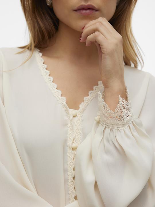 Produktbild Vero Moda Normal geschnitten V-Ausschnitt Ärmelbündchen mit Knopf Voluminöser Armschnitt Top Bluse (S)