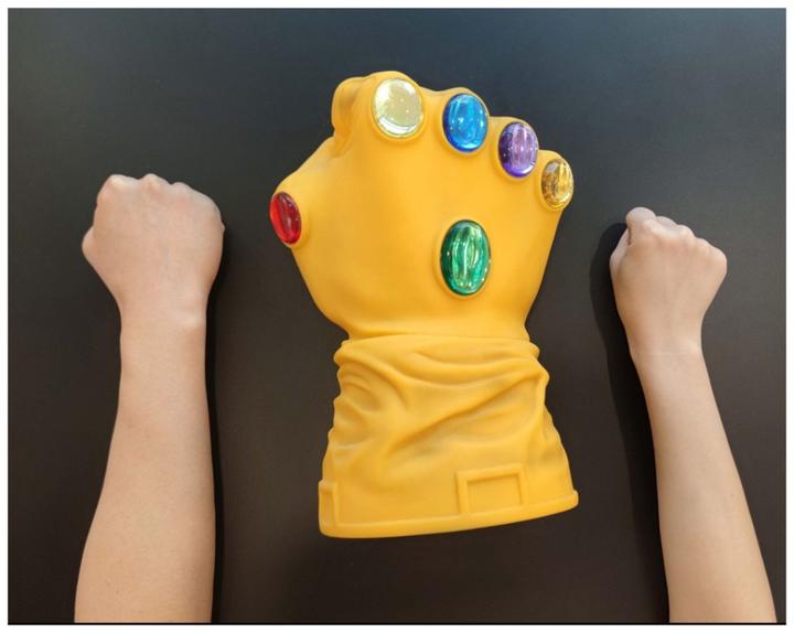 Actual product image Monogram Int. Marvel Comics: Infinity Gauntlet