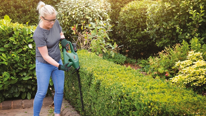 Produktbild Bosch Home & Garden EasyHedgeCut 18-45 (Akkuheckenschere)
