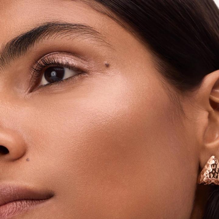 Produktbild Catrice More Than Glow Liquid Highlighter (#EBA584, Highlighter, 10.50 ml)