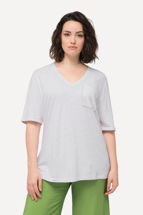 Image du produit Ulla Popken T-shirt à manches courtes et col V. Tissu texturé. Poche poitrine (50, 52)