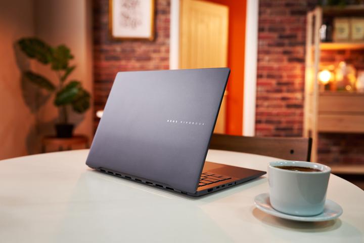 Produktbild ASUS Vivobook S 14 S5406SA-QD077W - Laptop - 14 inch (90NB15R2-M009H0) (14", 1000 GB, 32 GB, Eng. Int.)