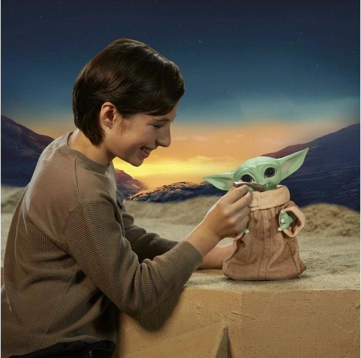 Actual product image Hasbro Galactic Snackin' Grogu