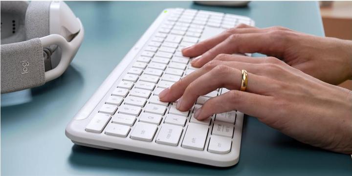 Actual product image Logitech K950 Signature Slim (DE, Wireless)