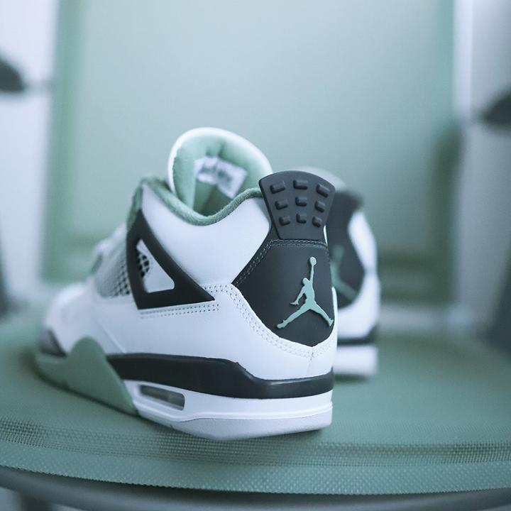 Image du produit Nike Air Jordan 4 (38)