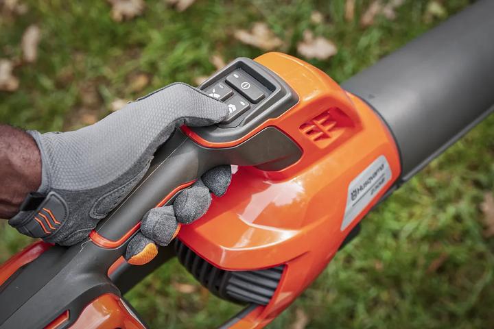 Produktbild Husqvarna Akku-Laubbläser 230iB (Akkubetrieb, Laubsauger)