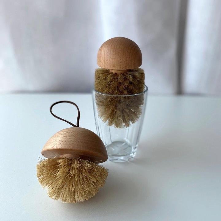 Produktbild Born in Sweden Spülbürste aus Holz im skandinavischen Design, nachhaltig, ergonomisch