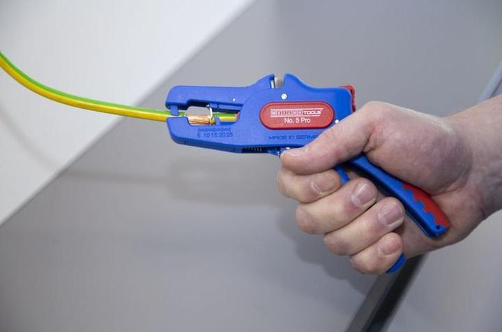 Produktbild MGA WEICON TOOLS Abisolierzange No. 5 Pro | Automatische Abisolierzange für alle gängigen flexiblen und (160 mm)