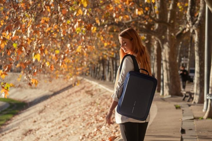 Image du produit XD Design PLECAK ANTYKRADZIEŻOWY BOBBY BIZZ 2.0 GRANATOWY P/N : P705.925 (10.50 l)