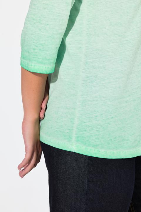 Image du produit Ulla Popken T-shirt col en V et manches 3/4. Imprimé « salut ». Teinture à froid (cold-dyed). (46, 48)