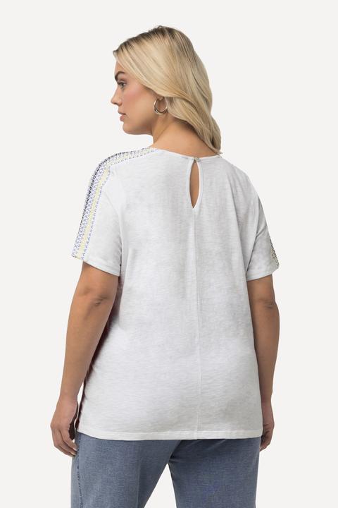 Image du produit Ulla Popken T-shirt avec broderies et épaules smockées, col rond et manches courtes (62)