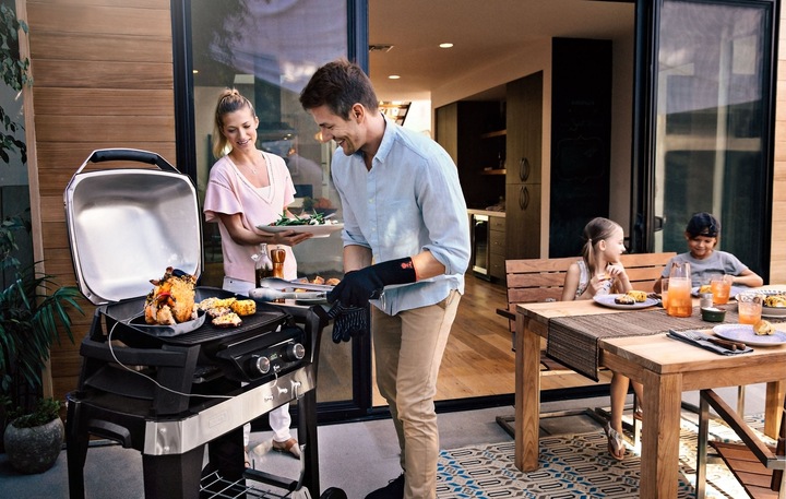 Actual product image Weber Pulse 2000 with stand (2.20 kW)