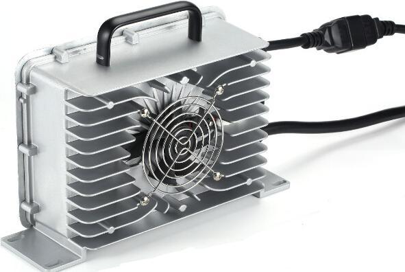 RoyPow Battery charger (12V)