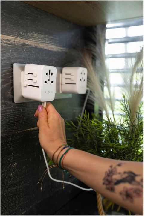 Actual product image Fixed Voyager 30W travel adapter for EU, UK and USA/AUS, with 1xUSB-C and 2xUSB output, GaN, PD 30W, white