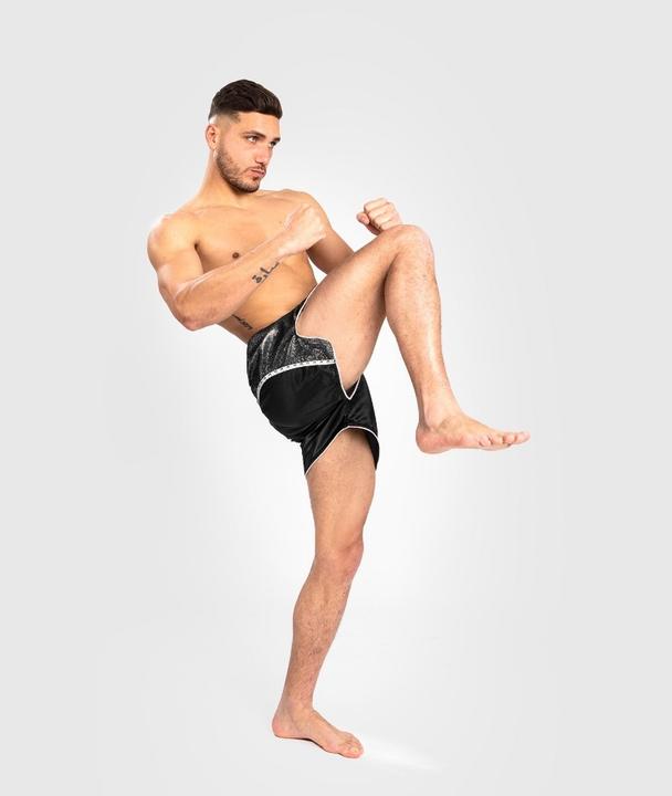 Produktbild Venum Absolute 2.0 Muay Thai Shorts - Black/Silver - M (M)