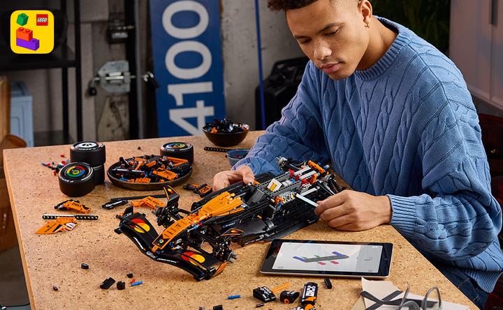 Actual product image LEGO McLaren MCL39 F1 racing car (LEGO Technic)