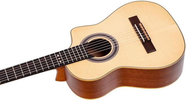 Produktbild Ortega Chitarra Requinto (Konzertgitarre, Massive Fichtendecke, Sapele-Seiten und -Boden, Walnussholzgriffbrett, Walnussholzsteg)