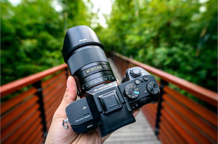 Immagine prodotto Viltrox FE-33MM STM APS-C, obiettivo primario autofocus con grande apertura, per attacco Sony E (Sony E, APS-C / DX)