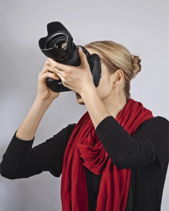 Actual product image Hama Lens hood 67 with lens cap