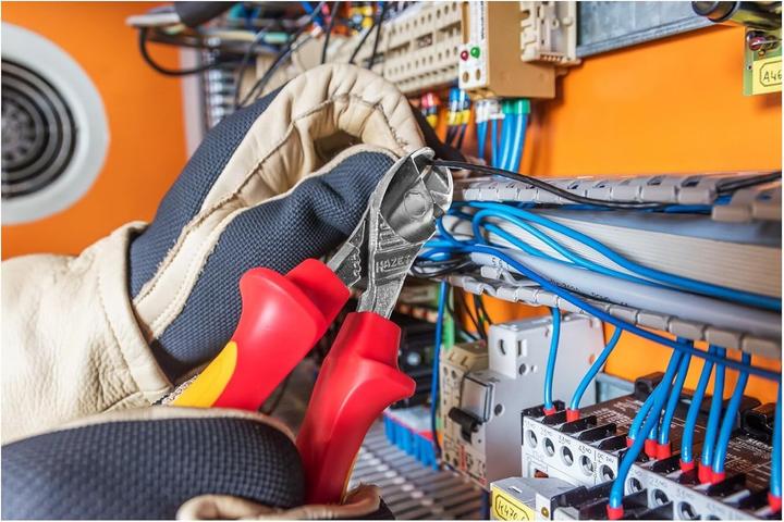 Produktbild HAZET Zangen Satz ∙ schutzisoliert 163-226/4 ∙ Anzahl Werkzeuge: 4 (342 mm)