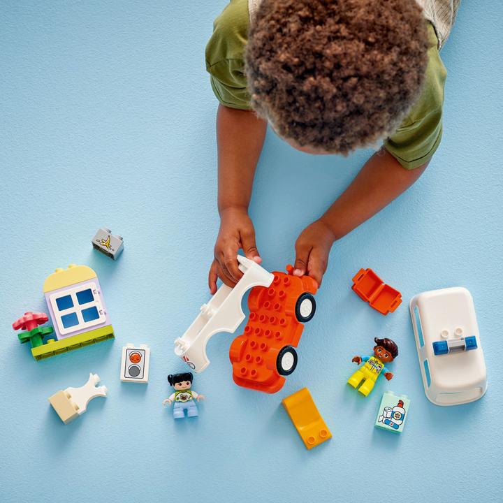 Productafbeelding LEGO Rettungswagen mit Fahrer (10447)
