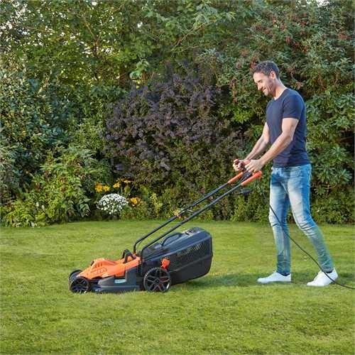 Actual product image Black & Decker BEMW481BH (Electrical connection)
