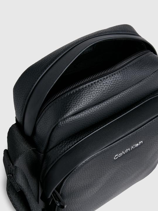 Actual product image Calvin Klein Ck Must Reporter S (51% RECYCLED POLYESTER, 49% POLYURETHANE)
