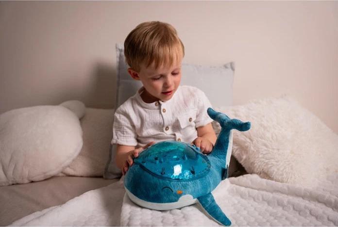 Actual product image Cloud B Cloudbox Tranquil Whale - Nachtlicht Blau (Wiederaufladbar)
