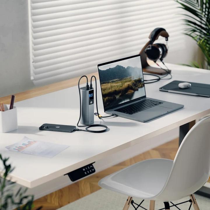 Actual product image Alogic Ark Pro Power Bank 27600mAh mit 160W USB Charging (27600 mAh, 160 W)