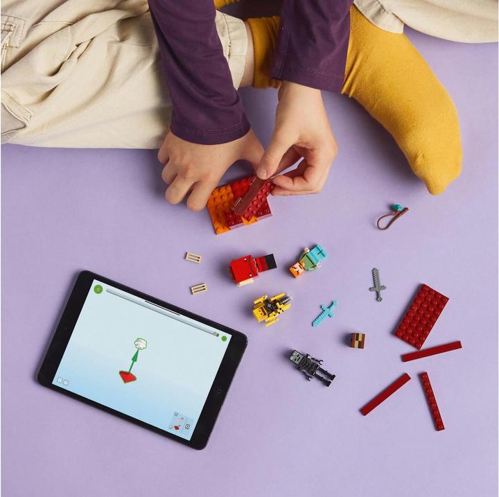 Actual product image LEGO Das Lava-Duell im Nether (21266, LEGO Minecraft)