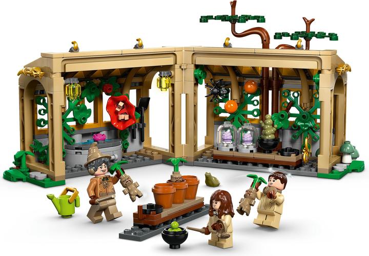 Produktbild LEGO Schloss Hogwarts: Kräuterkundeunterricht (76445, LEGO Harry Potter)