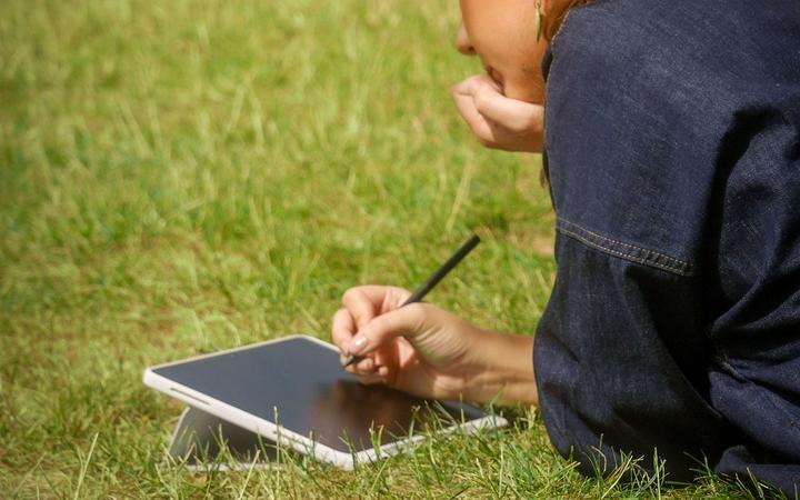 Actual product image Wacom MovinkPad 11 Case Stand