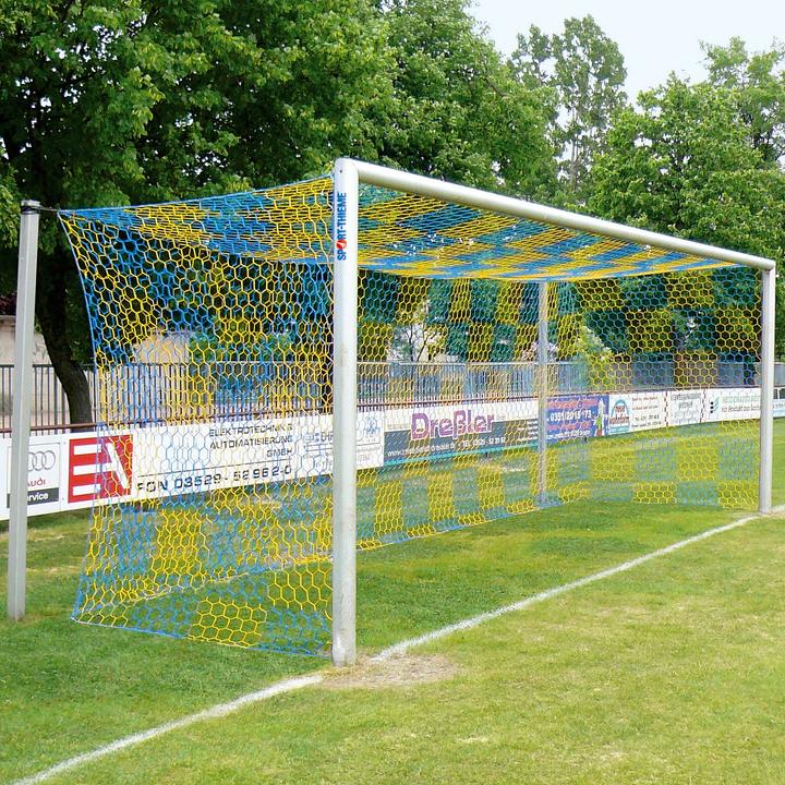 Sport-Thieme Grossfeld-Fussballtor in Bodenhülsen stehend, mit freier Netzaufhängung, Alu