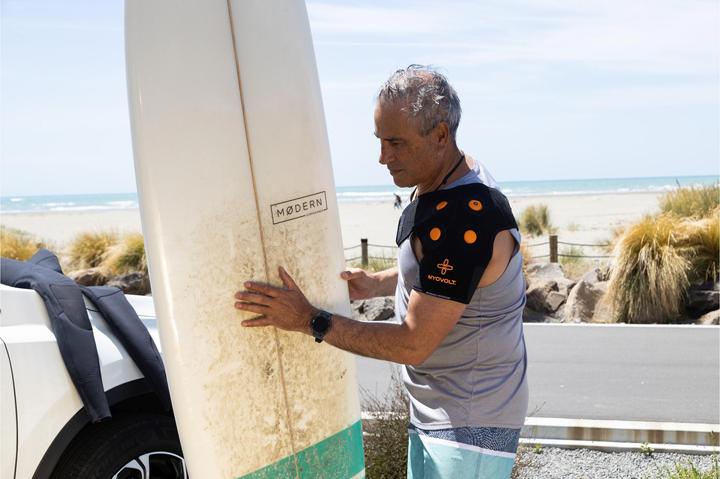 Actual product image Myovolt Vibration massager for the shoulder (1 pc)