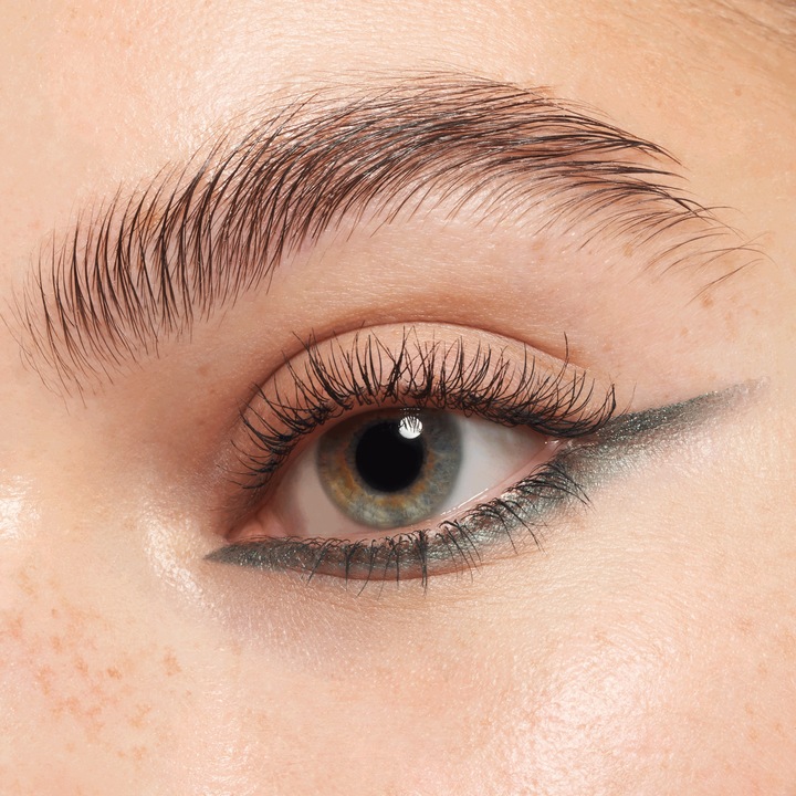 Image du produit essence Crayon pour les yeux longue tenue (12 J'ai un vert)
