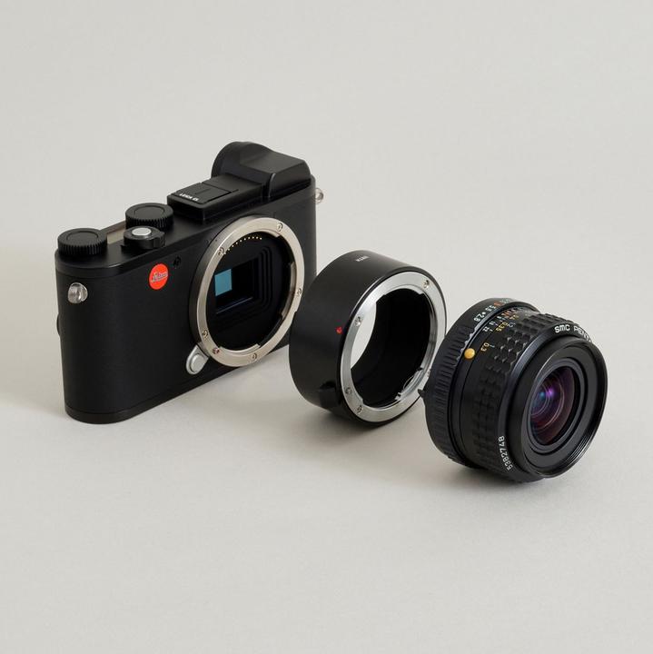 Produktbild Urth Lens Mount Adapter: Compatible with Pentax K Lens to Leica L Camera Body