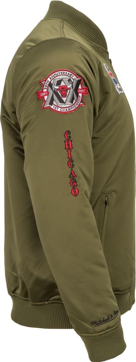 Image du produit Mitchell & Ness M&N Satin Bomber Veste - PATCHES Chicago Bulls olive (L)